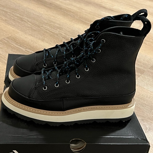 Converse - Picture 2 of 4